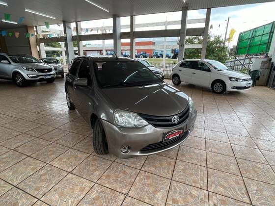 TOYOTA ETIOS 1.3 X 16V FLEX 4P AUTOMÁTICO TOYOTA ETIOS 1.3 X 16V FLEX 4P AUTOMÁTICO